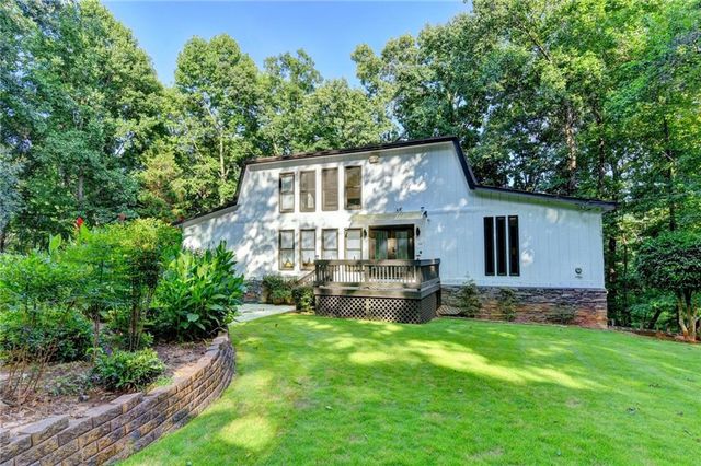 117 Ridge Road, Berkeley Lake, GA 30096