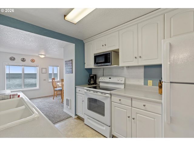 3521 Sw ANCHOR Ave 2, Lincoln City, OR 97367