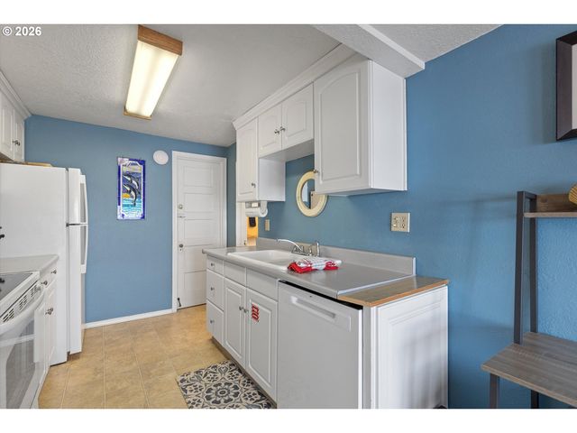 3521 Sw ANCHOR Ave 2, Lincoln City, OR 97367