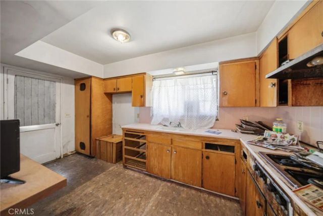 285 E Mckinley, Pomona, CA 91767