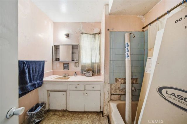 285 E Mckinley, Pomona, CA 91767