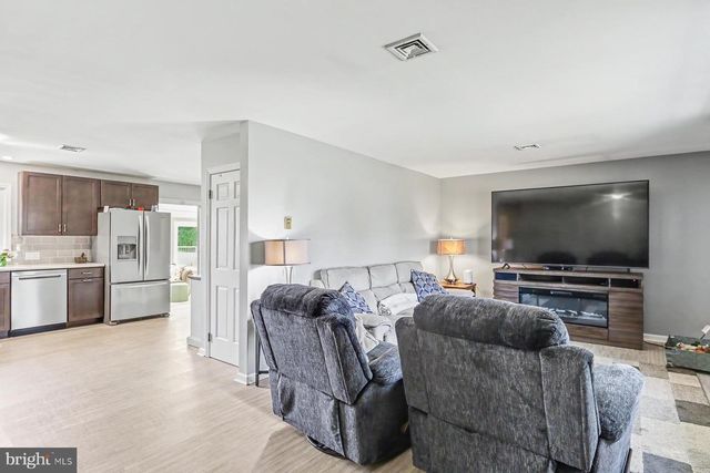 23 DEWALT DRIVE, Mechanicsburg, PA 17050