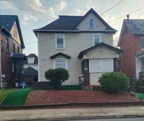 204 Mercer St, City Of But Nw, PA 16001