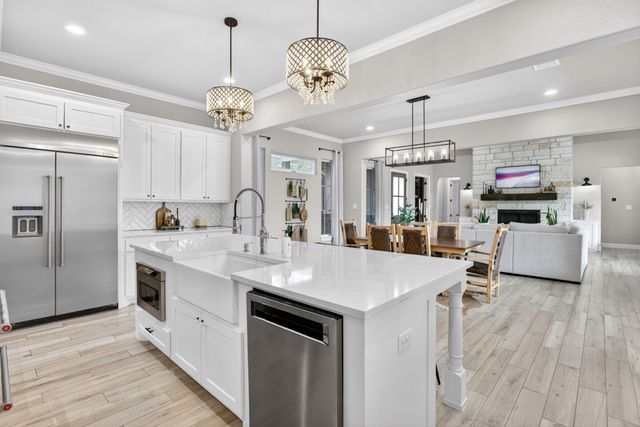 4004 Legend Trail, Granbury, TX 76049