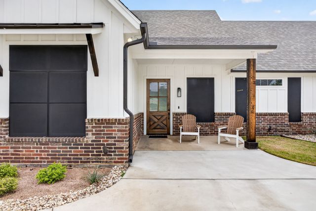 4004 Legend Trail, Granbury, TX 76049