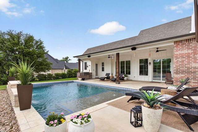 4004 Legend Trail, Granbury, TX 76049