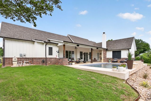 4004 Legend Trail, Granbury, TX 76049