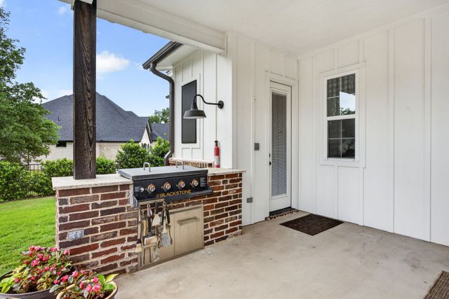 4004 Legend Trail, Granbury, TX 76049