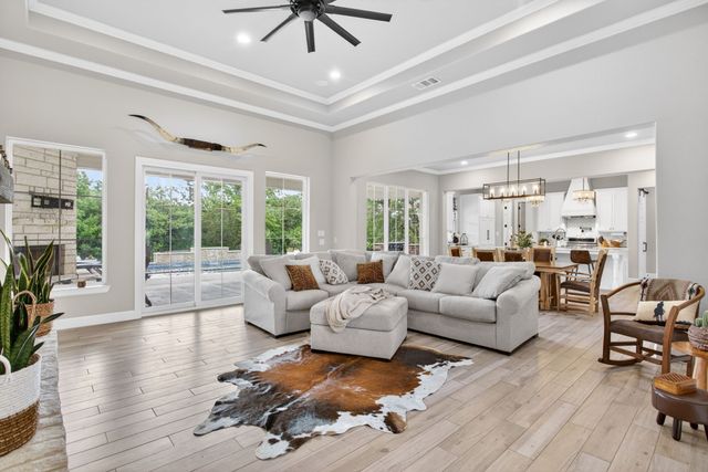 4004 Legend Trail, Granbury, TX 76049