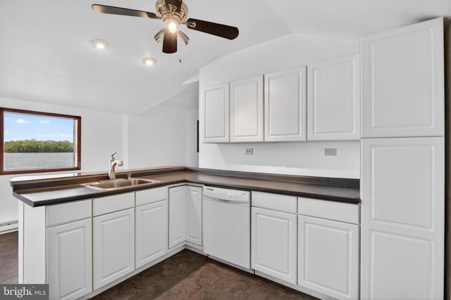 6710 RIVER DR, York, PA 17406