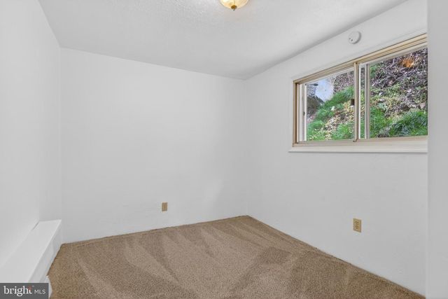 6710 RIVER DR, York, PA 17406