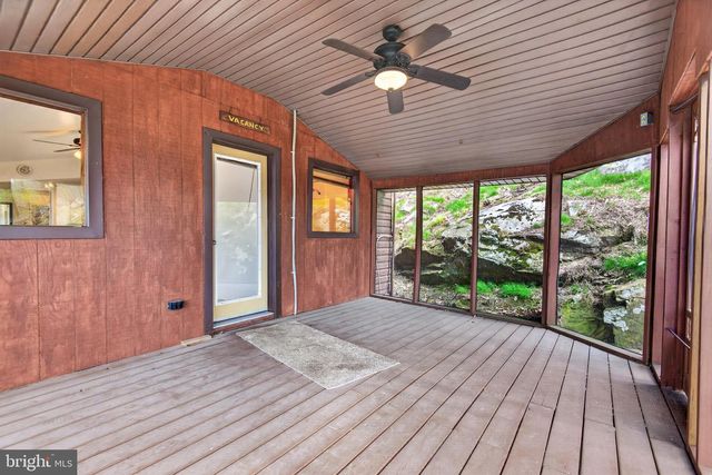 6710 RIVER DR, York, PA 17406