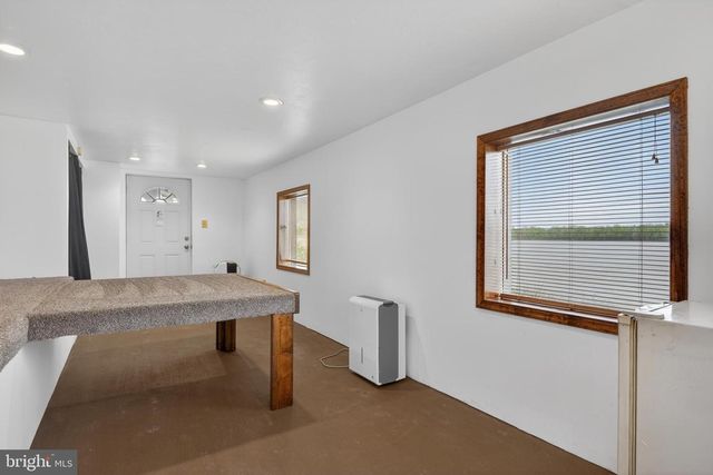 6710 RIVER DR, York, PA 17406