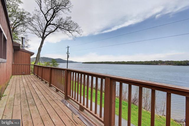 6710 RIVER DR, York, PA 17406