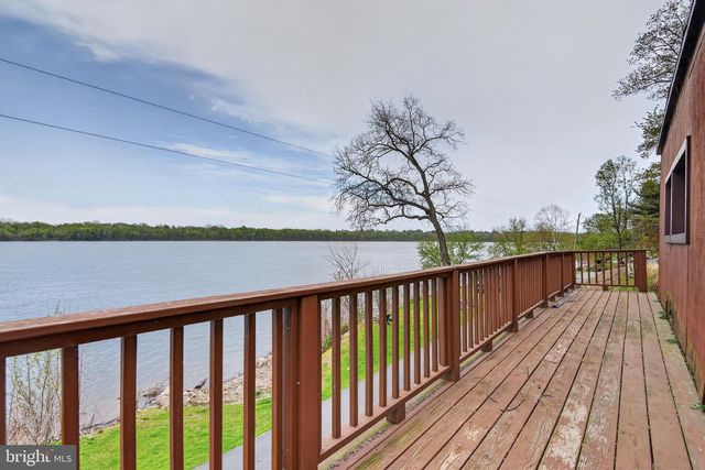 6710 RIVER DR, York, PA 17406