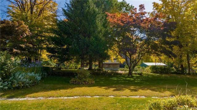 81 Currituck Road, Newtown, CT 06470