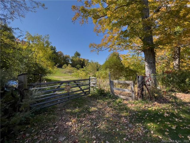 81 Currituck Road, Newtown, CT 06470