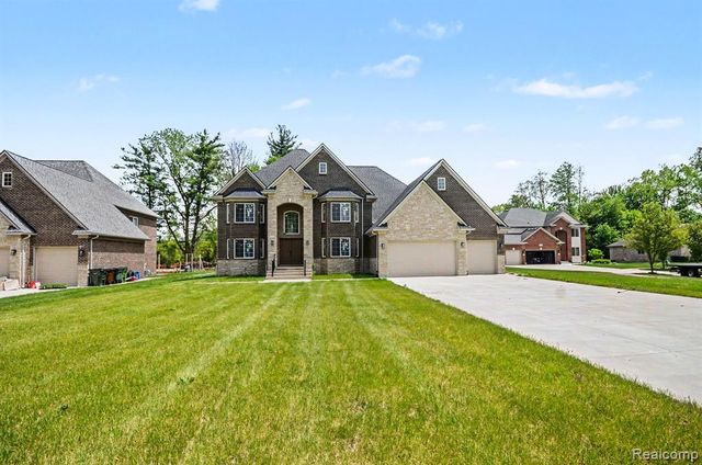 56350 Willow Creek Boulevard, Utica, MI 48316
