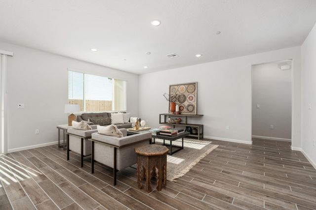 691 Solar Lane, Clovis, CA 93619