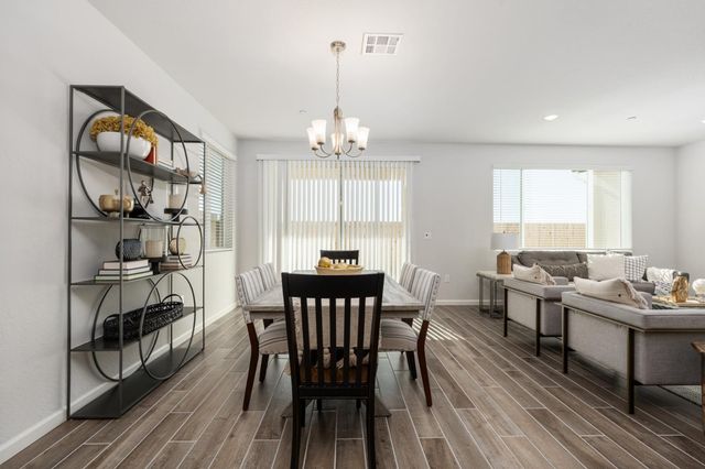 691 Solar Lane, Clovis, CA 93619