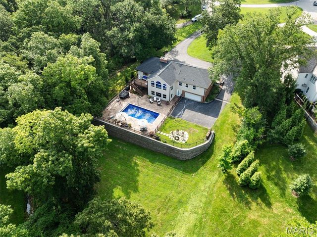 12925 Topping Estates Drive, Town And Country, MO 63131