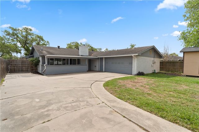 913 Pyramid Dr, Corpus Christi, TX 78412