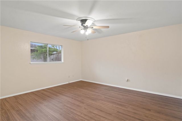 913 Pyramid Dr, Corpus Christi, TX 78412