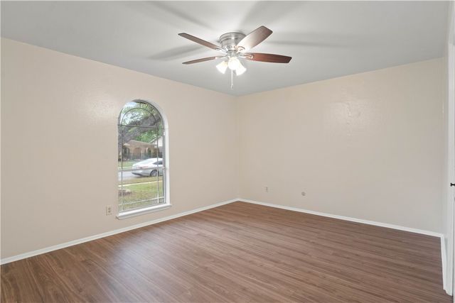 913 Pyramid Dr, Corpus Christi, TX 78412