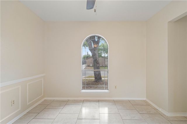 913 Pyramid Dr, Corpus Christi, TX 78412