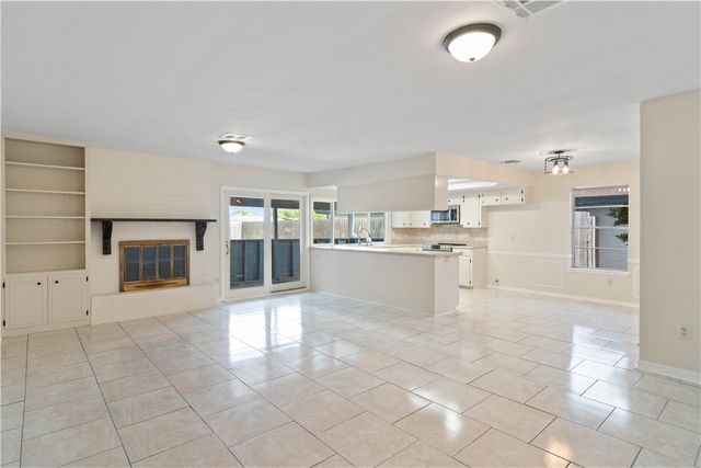 913 Pyramid Dr, Corpus Christi, TX 78412