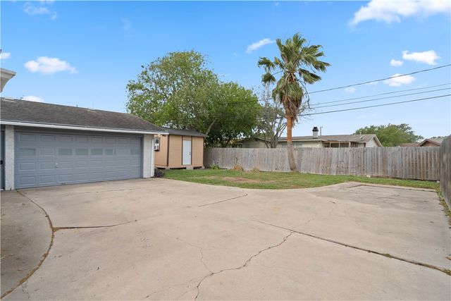 913 Pyramid Dr, Corpus Christi, TX 78412