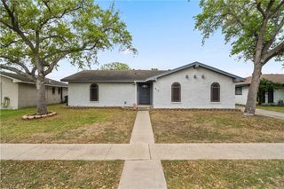 913 Pyramid Dr, Corpus Christi, TX 78412