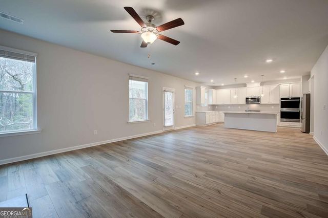 186 Crabbswood Drive, Mcdonough, GA 30253