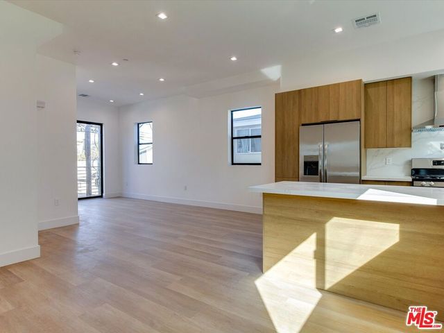 2817 S Redondo Boulevard, Los Angeles, CA 90016