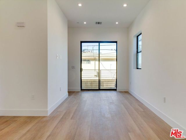 2817 S Redondo Boulevard, Los Angeles, CA 90016