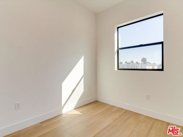 2817 S Redondo Boulevard, Los Angeles, CA 90016