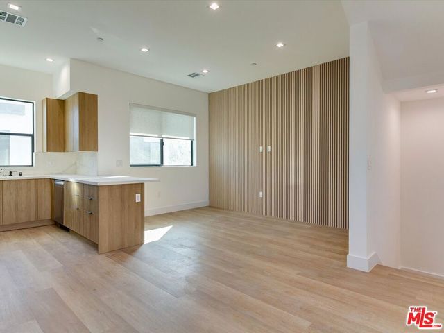 2817 S Redondo Boulevard, Los Angeles, CA 90016