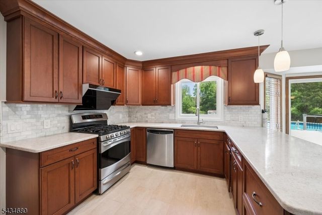 5 Glen Ridge Dr, Washington Twp., NJ 07853
