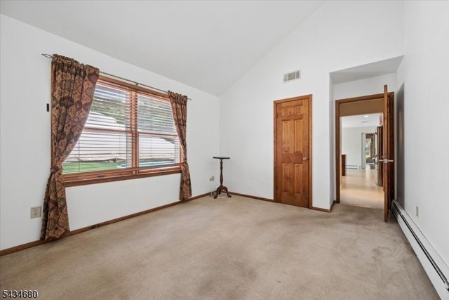 5 Glen Ridge Dr, Washington Twp., NJ 07853