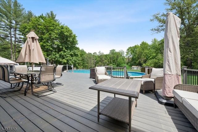 5 Glen Ridge Dr, Washington Twp., NJ 07853