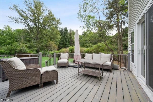 5 Glen Ridge Dr, Washington Twp., NJ 07853