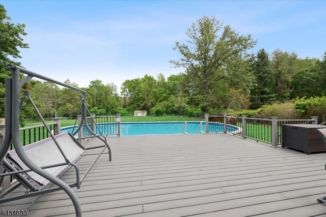 5 Glen Ridge Dr, Washington Twp., NJ 07853