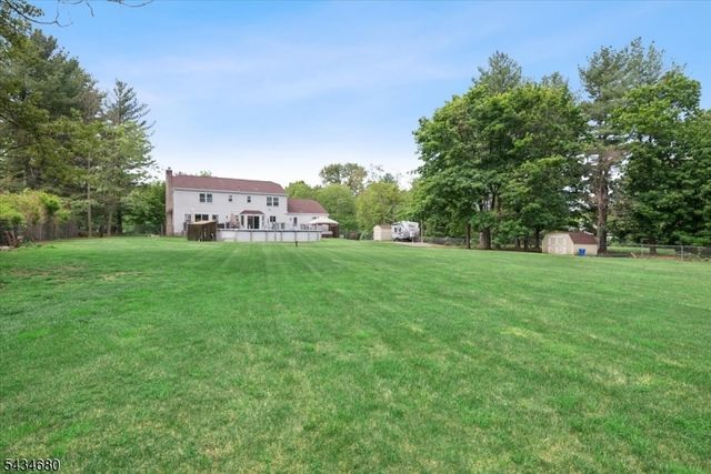 5 Glen Ridge Dr, Washington Twp., NJ 07853