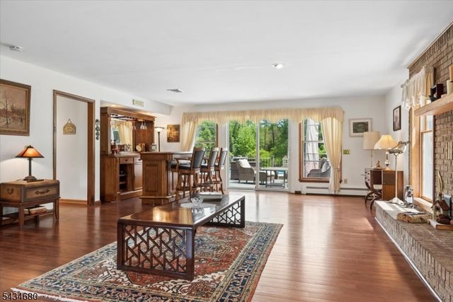 5 Glen Ridge Dr, Washington Twp., NJ 07853