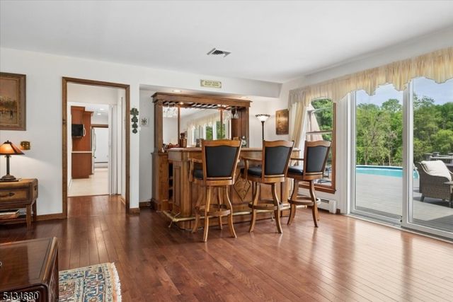 5 Glen Ridge Dr, Washington Twp., NJ 07853
