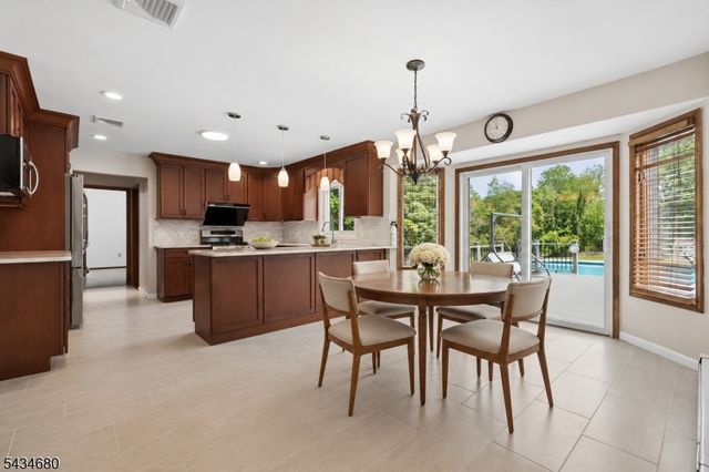 5 Glen Ridge Dr, Washington Twp., NJ 07853