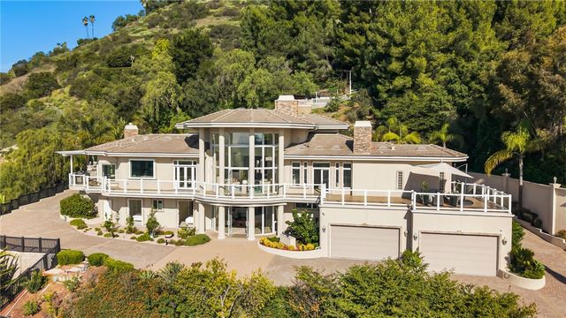 10322 Saint Charles Way, North Tustin, CA 92705