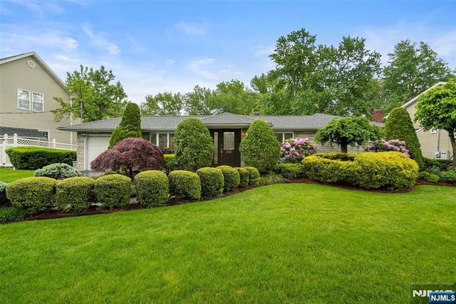 252 Oak Avenue, River Edge, NJ 07661