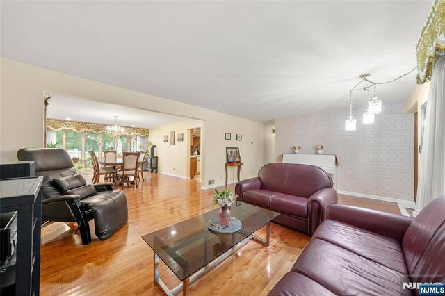 252 Oak Avenue, River Edge, NJ 07661