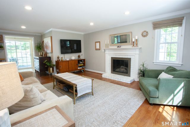 19 Lawton Drive, Simsbury, CT 06070